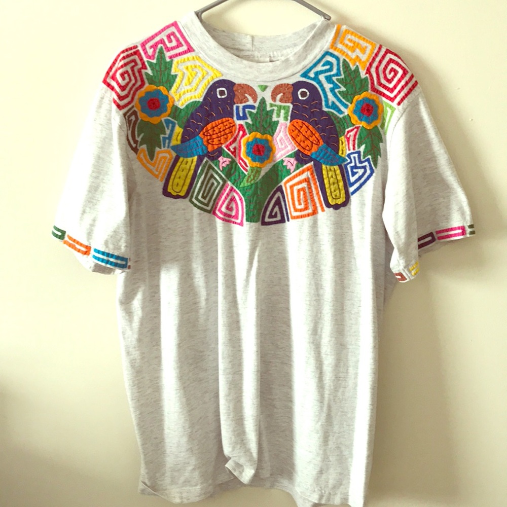 Tshirt with colorful parakeet design